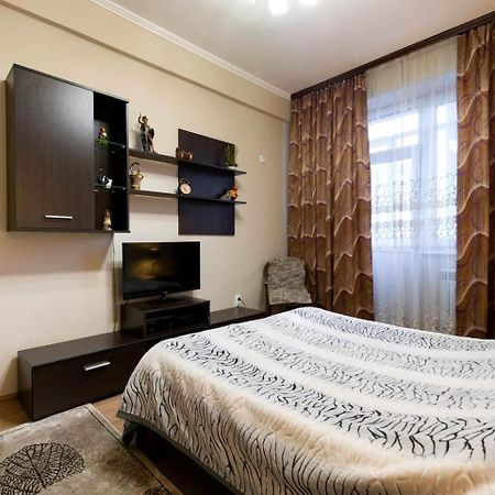 Nadezhda Apartments on Kazybek bi st. Almati Kültér fotó